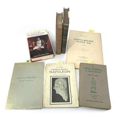  Ensemble de sept ouvrages sur l'exil de Napoléon à Sainte Hélène (de Vibraye, de...