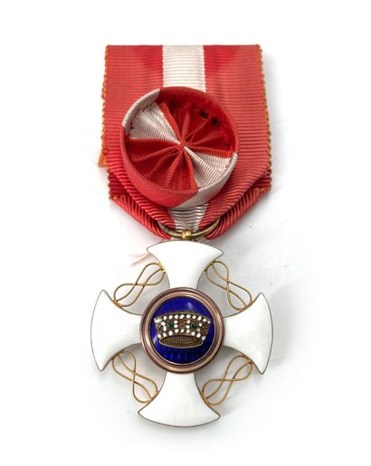 null ITALIE ORDRE DE LA COURONNE D'ITALIE Croix d'officier.
En or et émail.
36 mm....