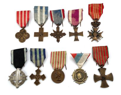null 外国纪念品 第一次世界大战 十个勋章：
杰出服务十字勋章（美国），捷克斯洛伐克，保加利亚，波兰，希腊，葡萄牙，比利时，塞尔维亚，两个意大利。
绶带。
...