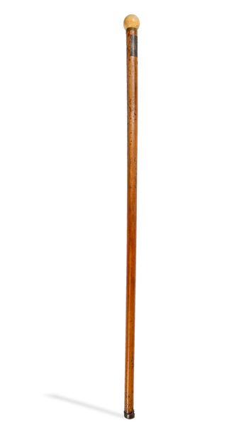 * CHATEAUBRIAND的手杖 有木轴和象牙柄的手杖（在其状态下）。 上面印有...