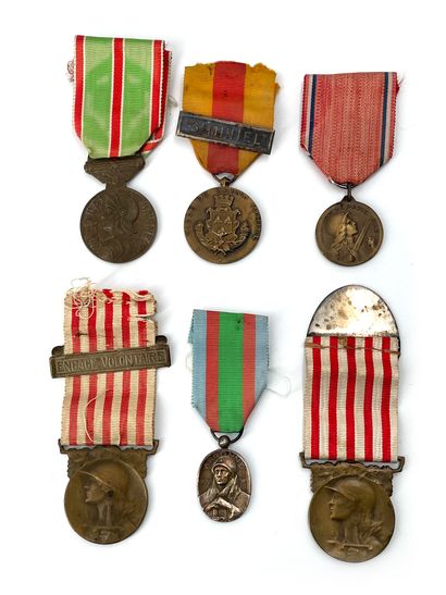 null FRANCE COMMEMORATIVES de la 1ere GM Six médailles dont :
Une médaille de Verdun...