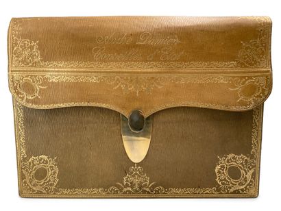 André DAMIEN, Conseiller d'État 
Large wallet with gussets, in green morocco, marked...