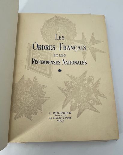 null Ensemble comprenant :
- Catalogue «Ordres de chevalerie et récompenses nationales».
Administration...