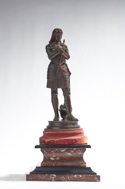 Eutrope BOURET (1833-1906) 
Jeanne d'Arc
Épreuve en bronze à patine brune, signée...