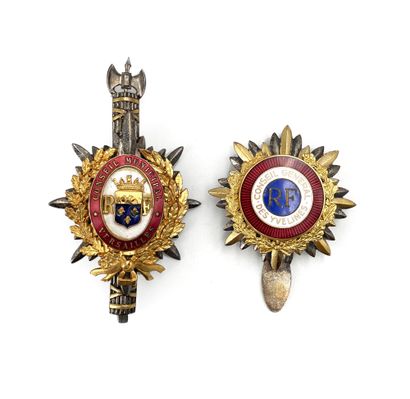 null Two badges having belonged to Mr. André DAMIEN :
- Badge of the city council...