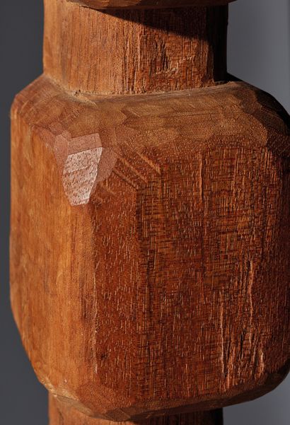 François STAHLY (1911-2006) Une colonne monolithique en bois, pouvant former paire,...