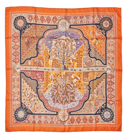 HERMES, Paris Aux portes du palais
Carré en twill de soie
90 x 90 cm
(une petite...