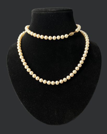 Sautoir composé d'un rang de perles de culture...