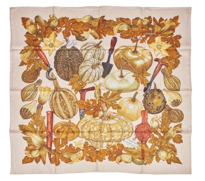 HERMES, Paris Pumpkins and Coloquintes
Square in silk twill 
90 x 90 cm approx.
(tiny...