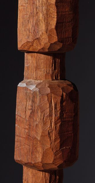 François STAHLY (1911-2006) Une colonne monolithique en bois, pouvant former paire,...