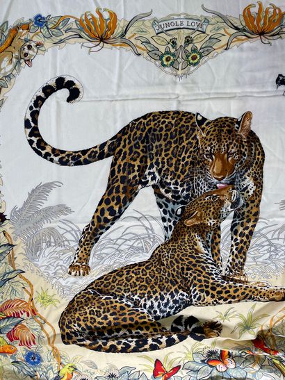HERMES, Paris Jungle Love 
Etole en cachemire et soie 
140 x 140 cm env.
Très bon...