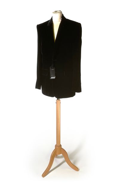 Yves Saint LAURENT Veste de tailleur à effet velour noir, doublure en soie 
T.48...