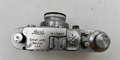 null 
Appareil photo LEICA Ernst Leitz Wetzlar D.R.P et son étui de transport en...