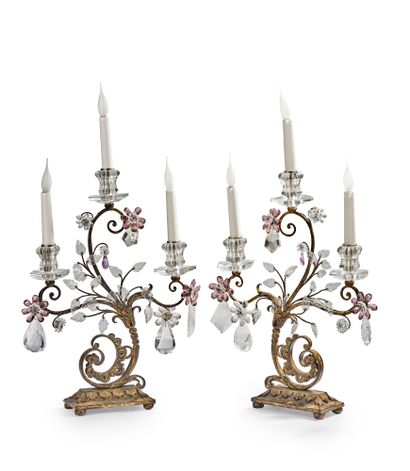 Maison BAGUES, attribué à Pair of girandoles with floral frame in metal with golden...