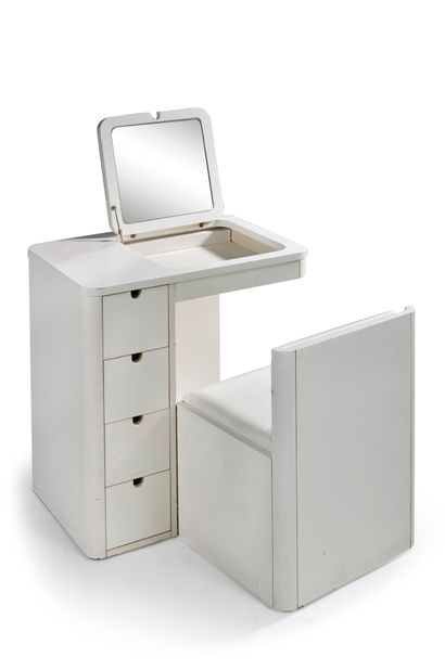 TRAVAIL ITALIEN Dressing table and its integrated chair in white melamine
It opens...