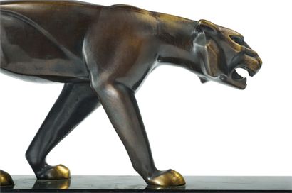 Georges LAVROFF (1895-1991) Panthère à l'affût
Sculpture en bronze à patine médaille
Base...