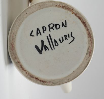 ROGER CAPRON (1922-2006) Bouteille « Whisky » en céramique émaillée
Signée Capron...