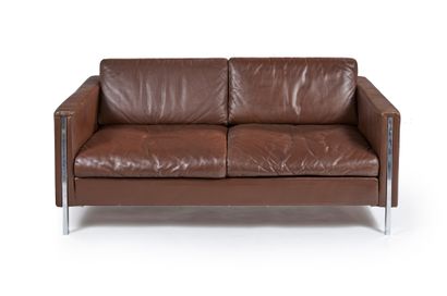 Pierre PAULIN (1927-2009) Sofa model "F442" with chromed metal frame, brown leather...