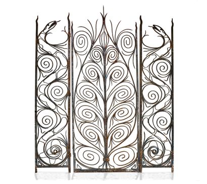 TRAVAIL FRANÇAIS 1930 Set of three wrought iron entrance gates with openwork decoration...