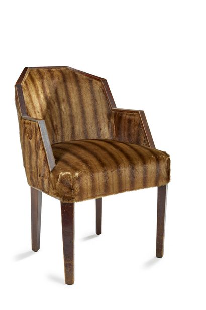 RENÉ PROU (1889-1947) Armchair in stained beech
Upholstery covered with skin
H :...