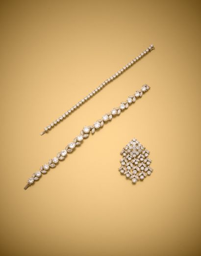 VAN CLEEF & ARPELS Collier en or gris 750 et platine 850 millièmes, orné de diamants...