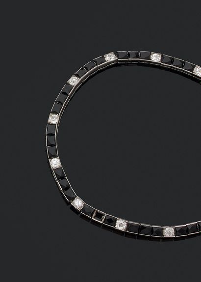 VAN CLEEF & ARPELS Articulated bracelet in platinum 850 thousandths, composed of...
