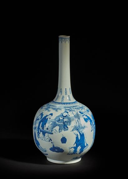 CHINE - XXe siècle Porcelain bottle vase with blue underglaze decoration of scholars...