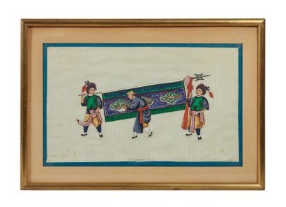 CHINE, Canton - XIXe siècle 宣纸上的三幅水粉画，表现的是一支携带道教祭坛、旗帜和灯笼的人的队伍。(撕裂、孔洞)
视线尺寸32 x 19.4厘米，32...
