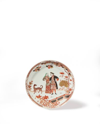 CHINE, Compagnie des Indes - Epoque KANGXI (1662 - 1722) Porcelain plate enamelled...