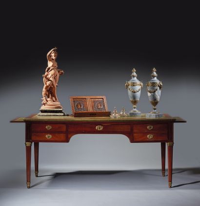 null Mahogany and veneer lectern with rich inlaid decoration of alternating fillets...