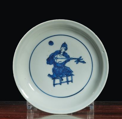 CHINE POUR LE JAPON - Début XVIIe siècle Coupe en porcelaine à décor en bleu sous...