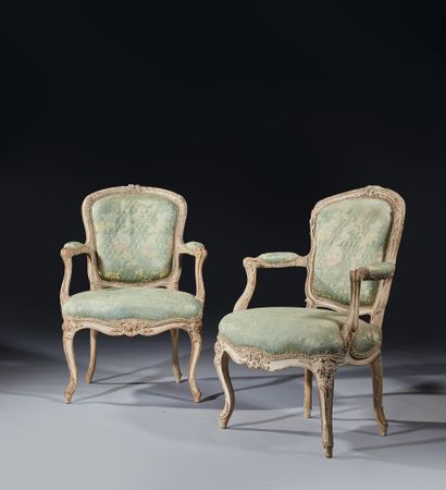 Jean-Baptiste GOURDIN 
Pair of cabriolet armchairs in molded wood, carved with flowers,...