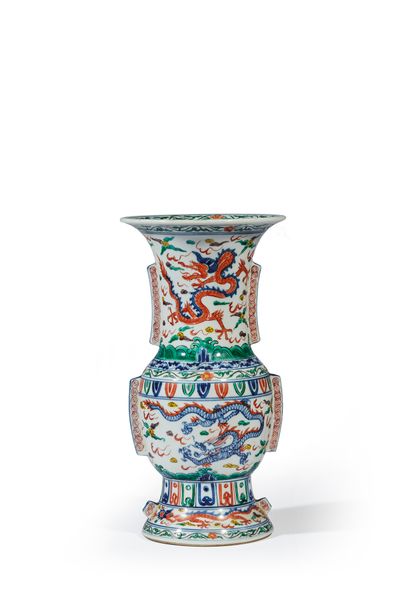 CHINE Porcelain vase of gu form with blue underglaze decoration and polychrome enamels...