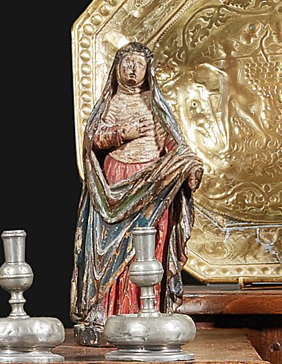 雕刻和多色木制的圣母
16世纪
H.35厘米
(缺失并已驱虫)