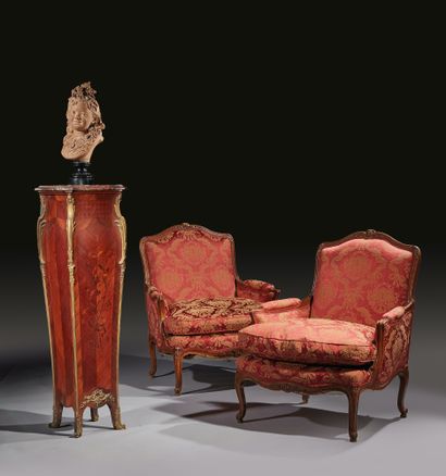 null Pair of large bergères in natural wood, molded and carved with flowers, flat...