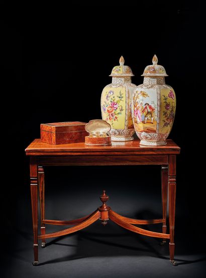 null 一对多色金瓷卵形花瓶，带花饰和银河景象
德累斯顿，现代
H.52厘米。