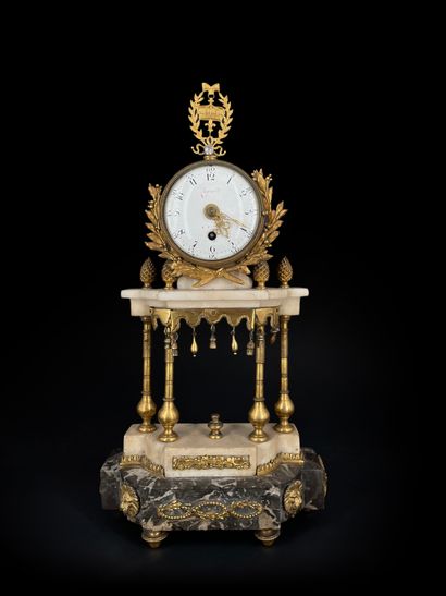 null 
Portico clock in white and grey veined marble and golden bronzes

The white...