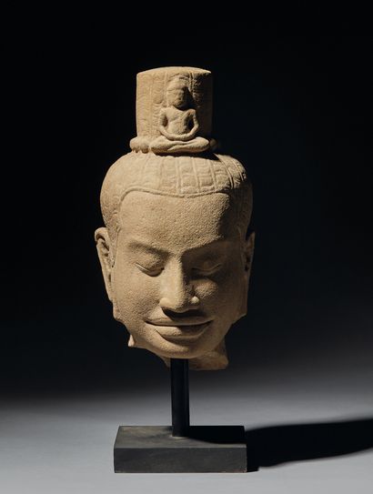 CAMBODGE - Période khmère, BAYON, XIIe/XIIIe siècle 一个沙岩Lokeshvara头像，半闭着眼睛，面带微笑，...
