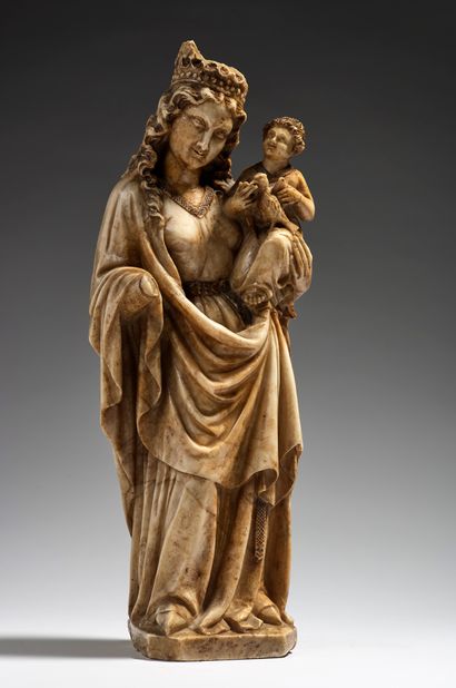 null Vierge à l'Enfant en albâtre sculpté en ronde-bosse
Dans le style de la fin...