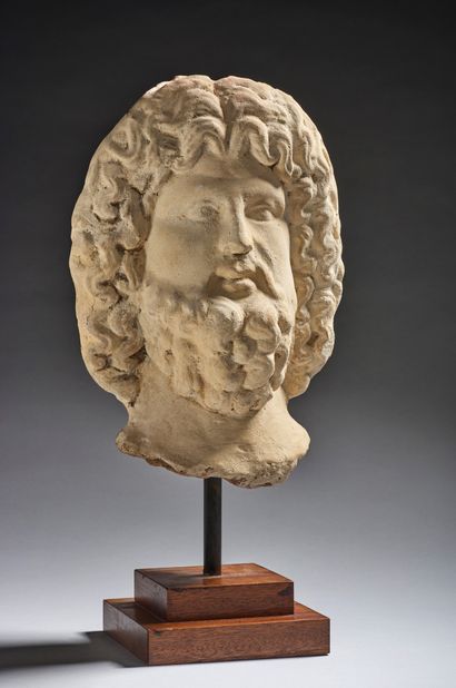 null Tête figurant un homme barbu
Terre cuite beige
Grande Grèce, IV-IIIème siècle...