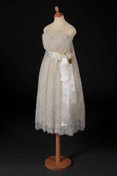 Yves SAINT LAURENT pour Christian DIOR Model " Chantilly "
Wedding dress in white...