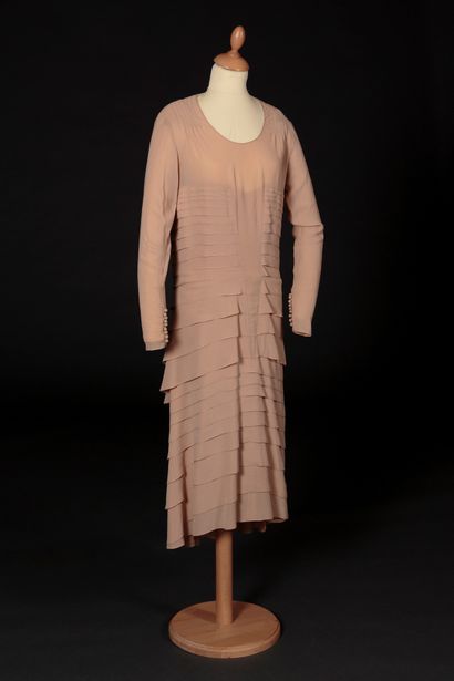 Jean PATOU, n° 92139 Beige silk crepe afternoon dress. Square neckline and short...