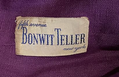 BONWIT TELLER Veste en lainage violet à carreaux, appliquée de croqué bleu et noir,...