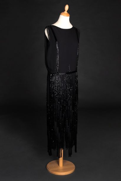 Gabrielle CHANEL, attribué à Evening dress in black silk crepe Georgette with embroidered...