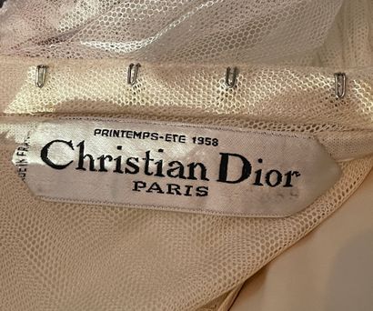 Yves SAINT LAURENT pour Christian DIOR Modèle « Chantilly » Robe de mariée en dentelle...
