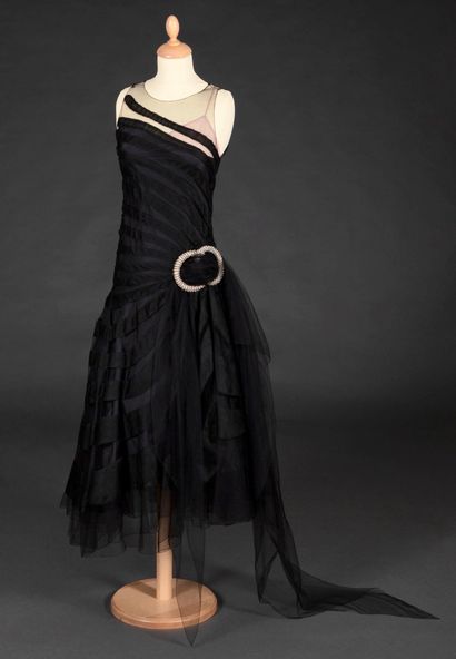 Jeanne LANVIN 
Model "Daisy of the night

Dress with rounded neckline, sleeveless,...