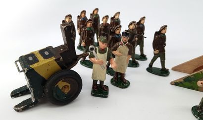 null QUIRALU. 20th century. 2nd World War. Allied troops. This lot includes mainly...