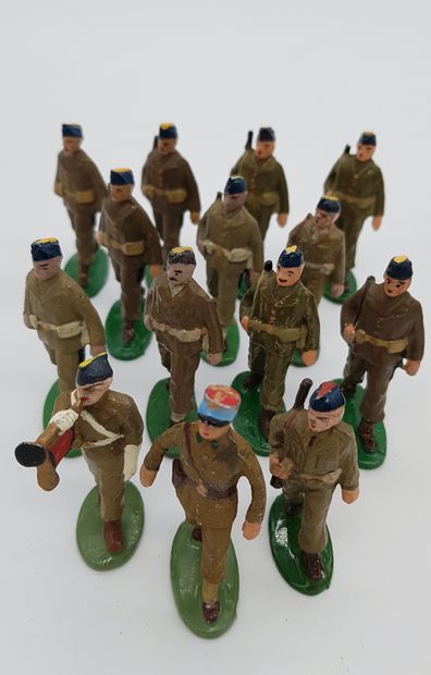 null QUIRALU. 20th century. Contemporary armies. This lot includes a set of infantry...