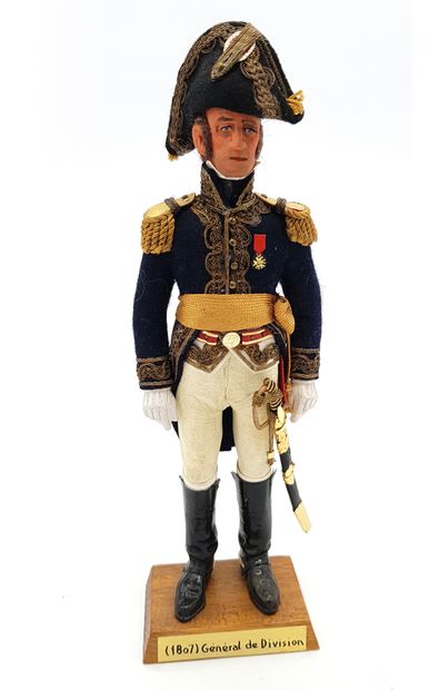 null FIGURINES D’ARTISTES. BAUDOIN. Ier Empire. Général de division (1807). Figurine...