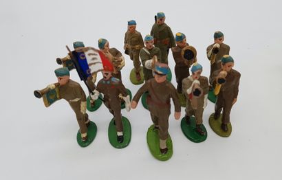 null QUIRALU. 20th century. Contemporary armies. This lot includes a set of infantry...